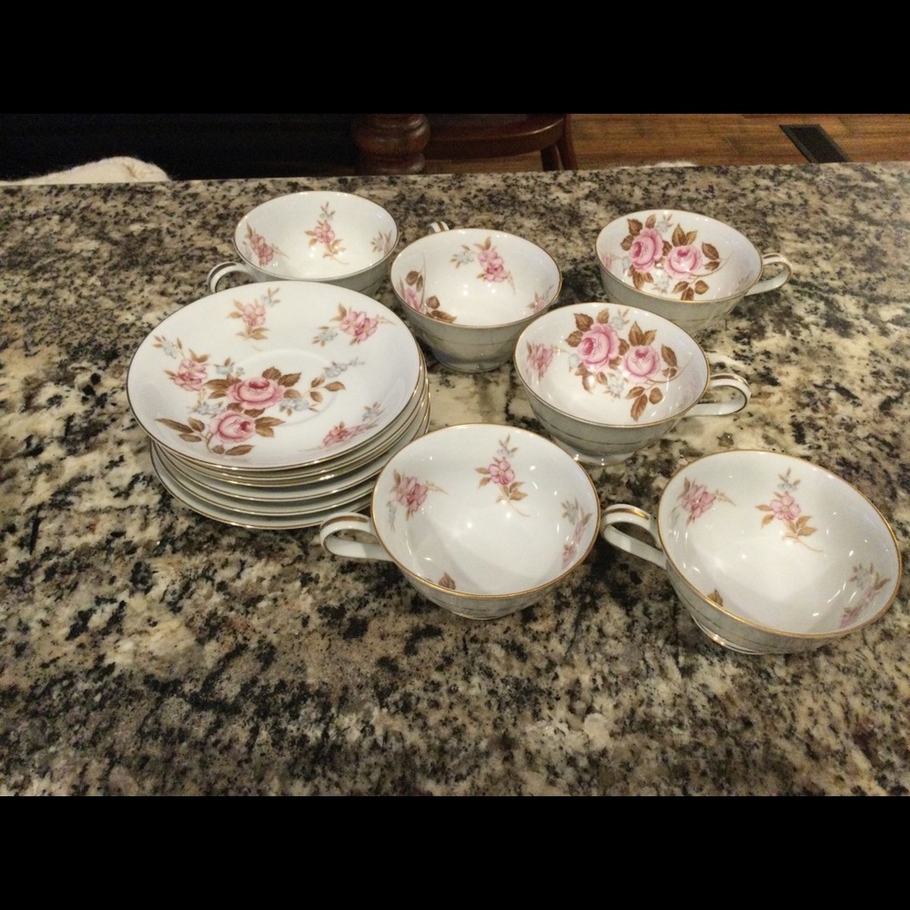 21 piece Noritake 5212